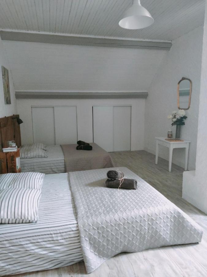 Chambre Familiale Anna "Mon Lit Au Pre" , Jusqu'A 4 Adultes Et 2 Enfants Avec Piscine Familles, Couples Ou Femmes Seulement Pontours Exterior foto